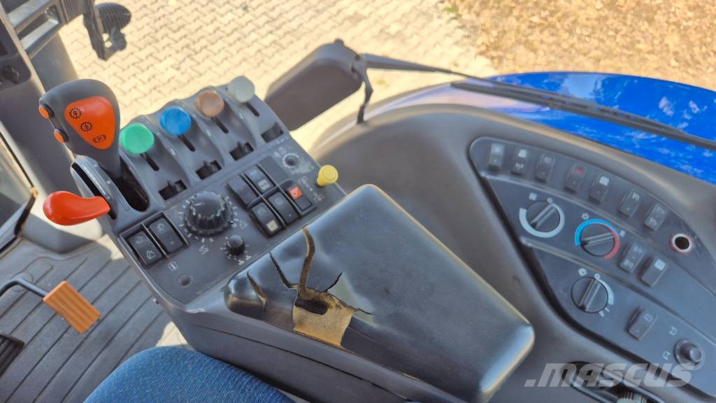 New Holland T 8020 FP 40Kmh. Airbrakes トラクター