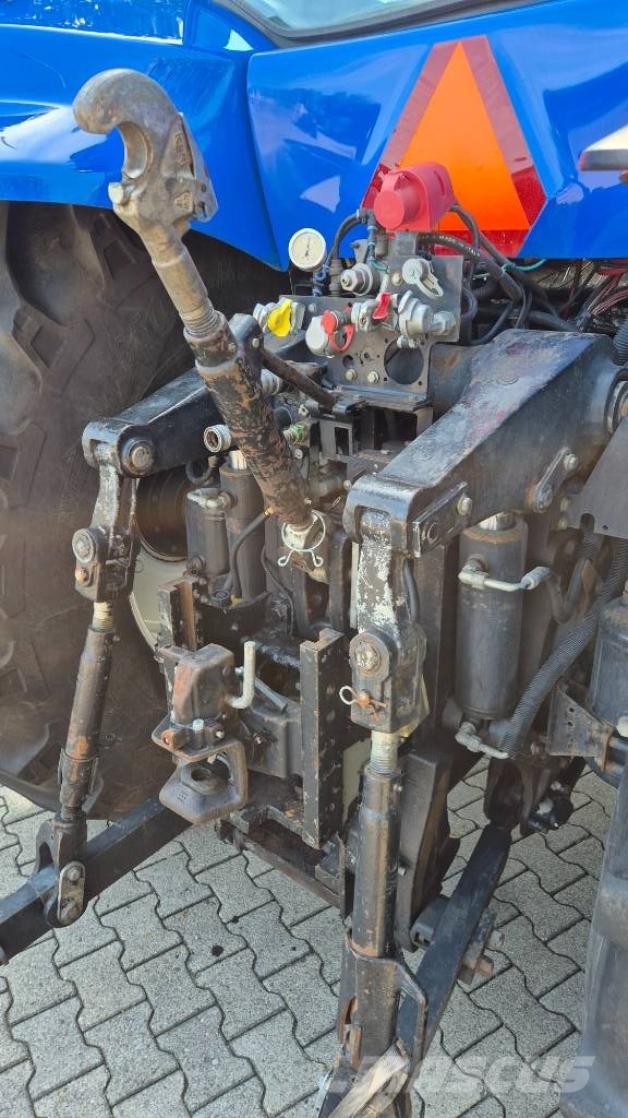New Holland T 8020 FP 40Kmh. Airbrakes トラクター