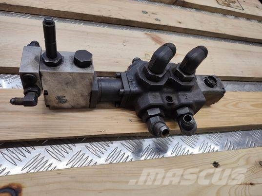 Massey Ferguson 9407 (3COL120541) valve Hydraulika