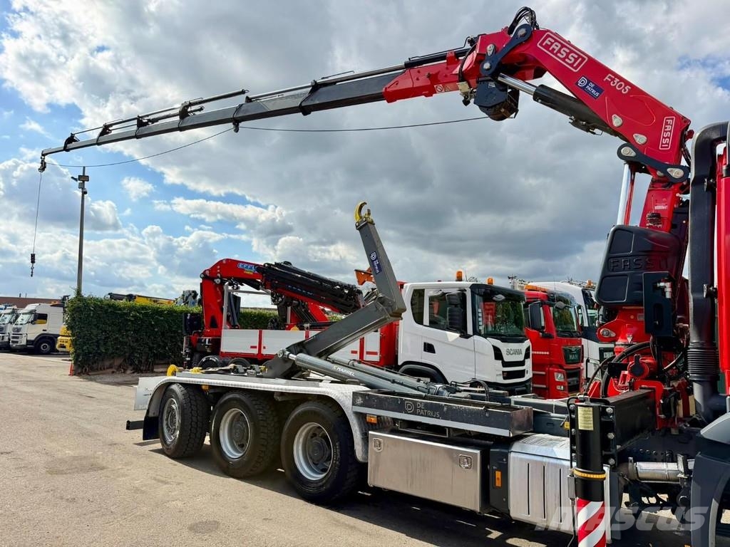 Mercedes-Benz AROCS 3643 8x4 HOOKLIFT + 21m! CRANE FASSI F305 (7 Vrachtwagen met containersysteem
