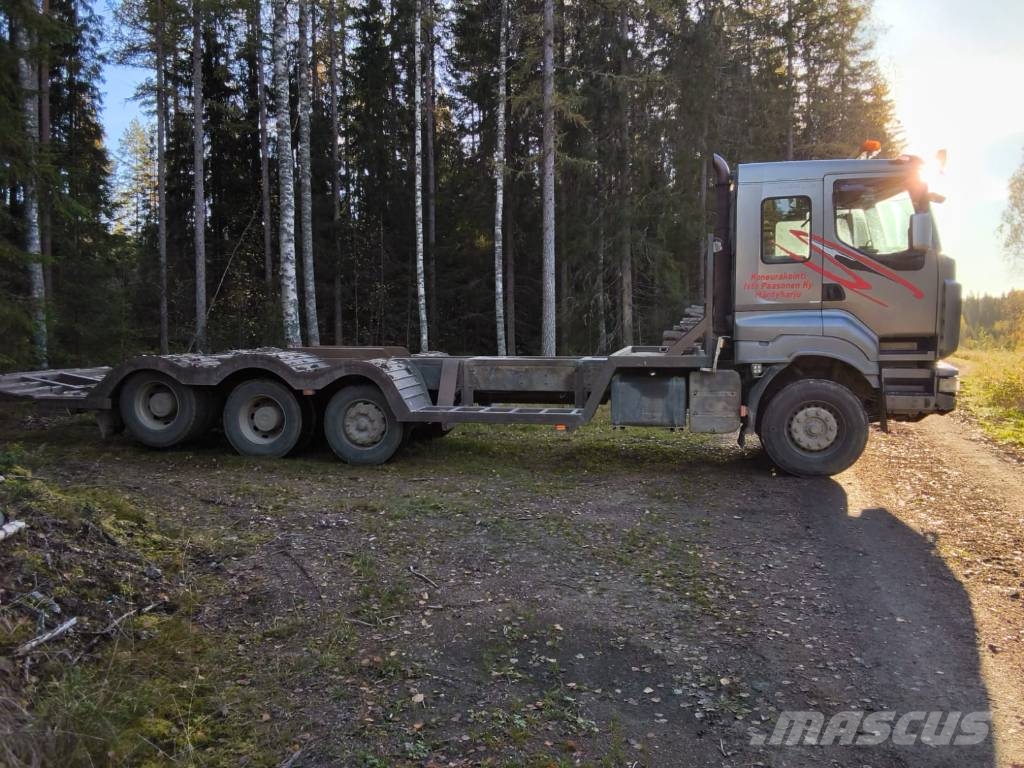 Sisu R500 Vrachtwagens voor bosbouwmachines