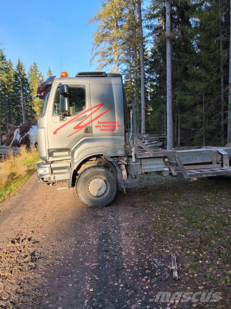 Sisu R500 Vrachtwagens voor bosbouwmachines