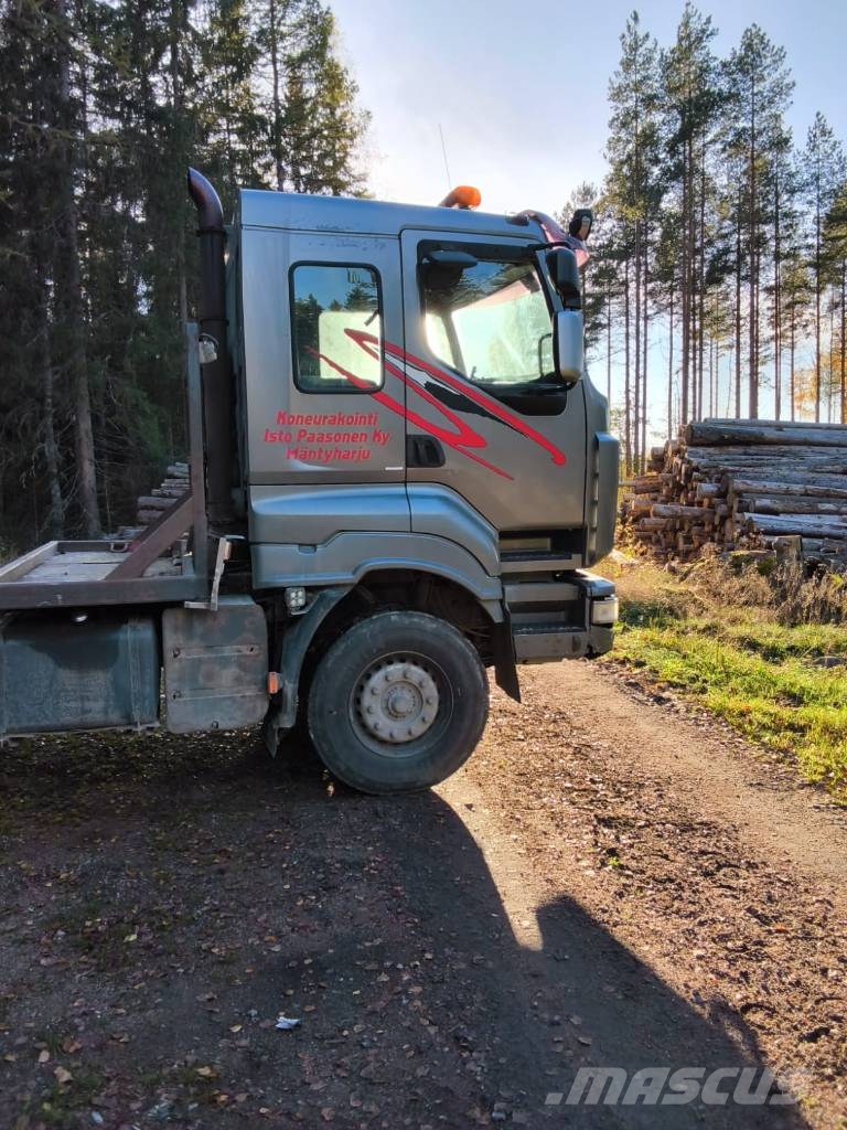 Sisu R500 Vrachtwagens voor bosbouwmachines