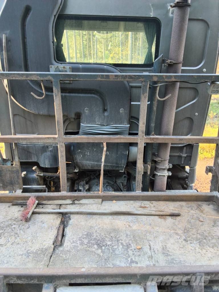 Sisu R500 Vrachtwagens voor bosbouwmachines