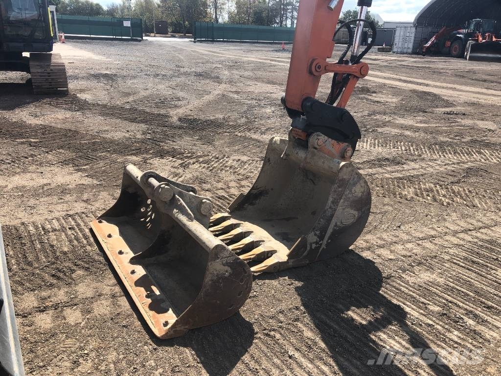 Hitachi ZX95USB-7 Vidēja lieluma ekskavatori 7 t - 12 t