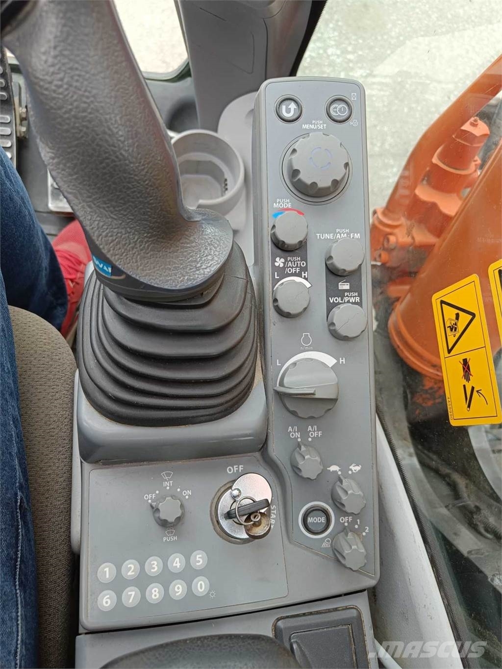 Hitachi ZX 225 US LC-6 Roomikekskavaatorid