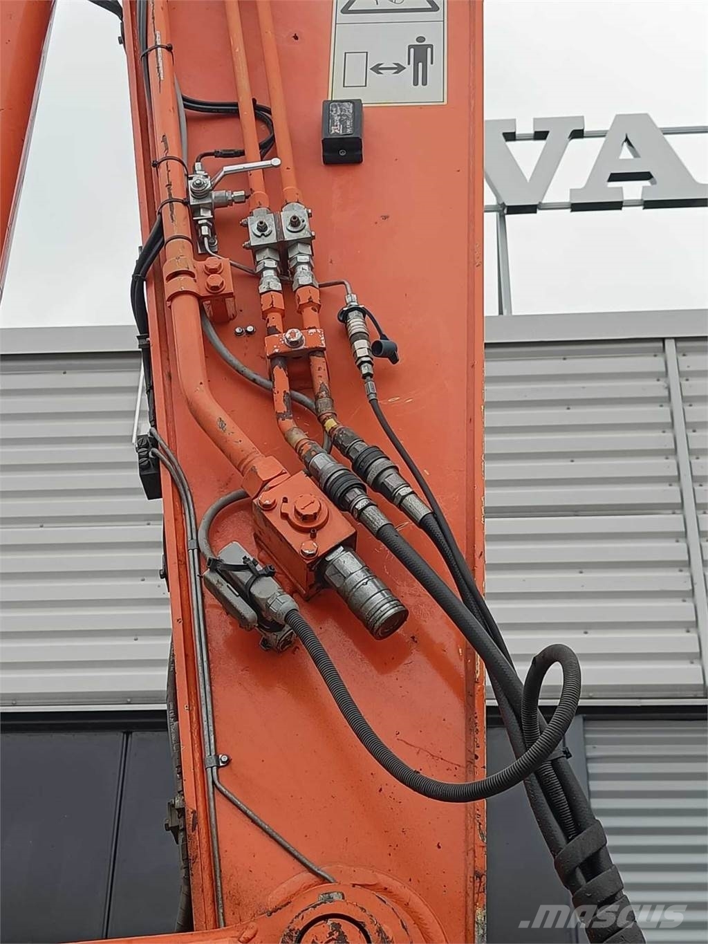 Hitachi ZX 225 US LC-6 Roomikekskavaatorid