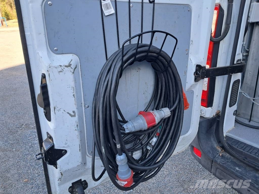 Nissan NV 400 Food Truck   Gilli/Katukeittiö auto Панельні фургони