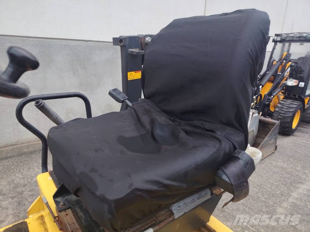 Dynapac CC 102 مداحل ثنائية الاسطوانة