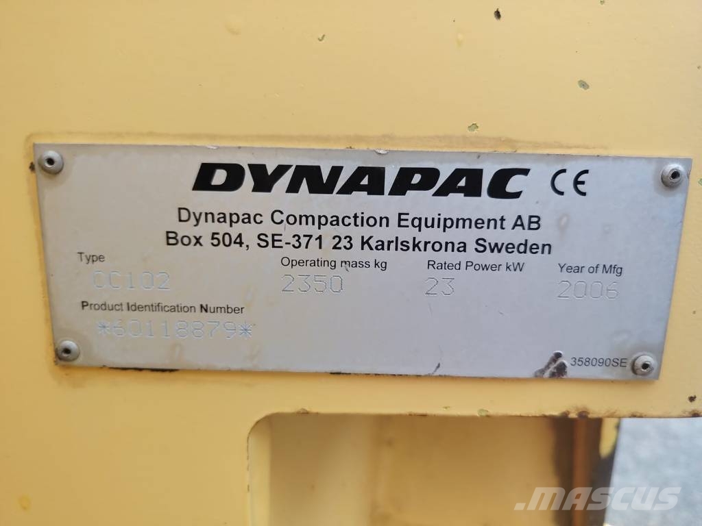 Dynapac CC 102 مداحل ثنائية الاسطوانة