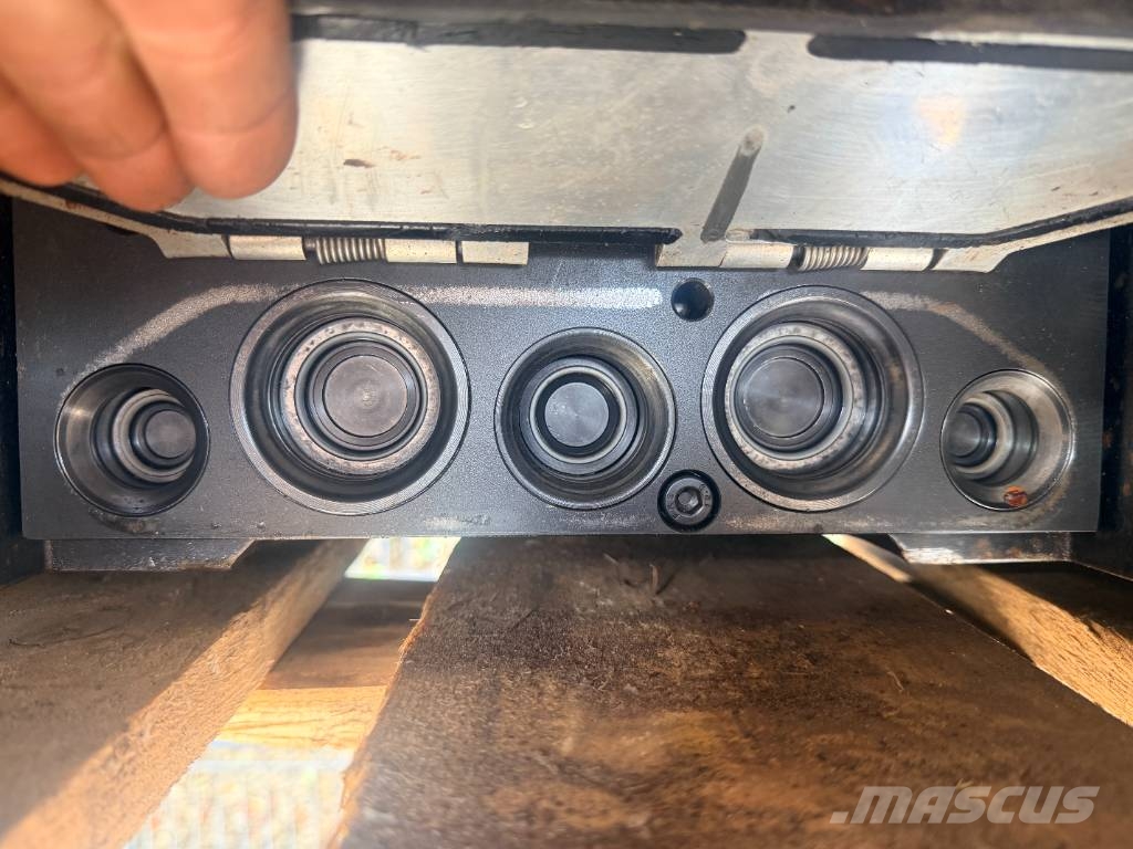 OilQuick OQ70 - M318D / 320D / 320E / 320F / 323D / 323E / Quick connectors