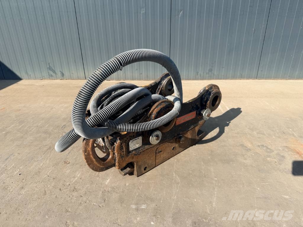 OilQuick OQ70 - M318D / 320D / 320E / 320F / 323D / 323E / Quick connectors