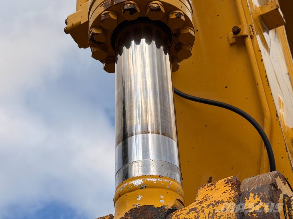 Komatsu HB 365 LC-3 Hybrid Kāpurķēžu ekskavatori