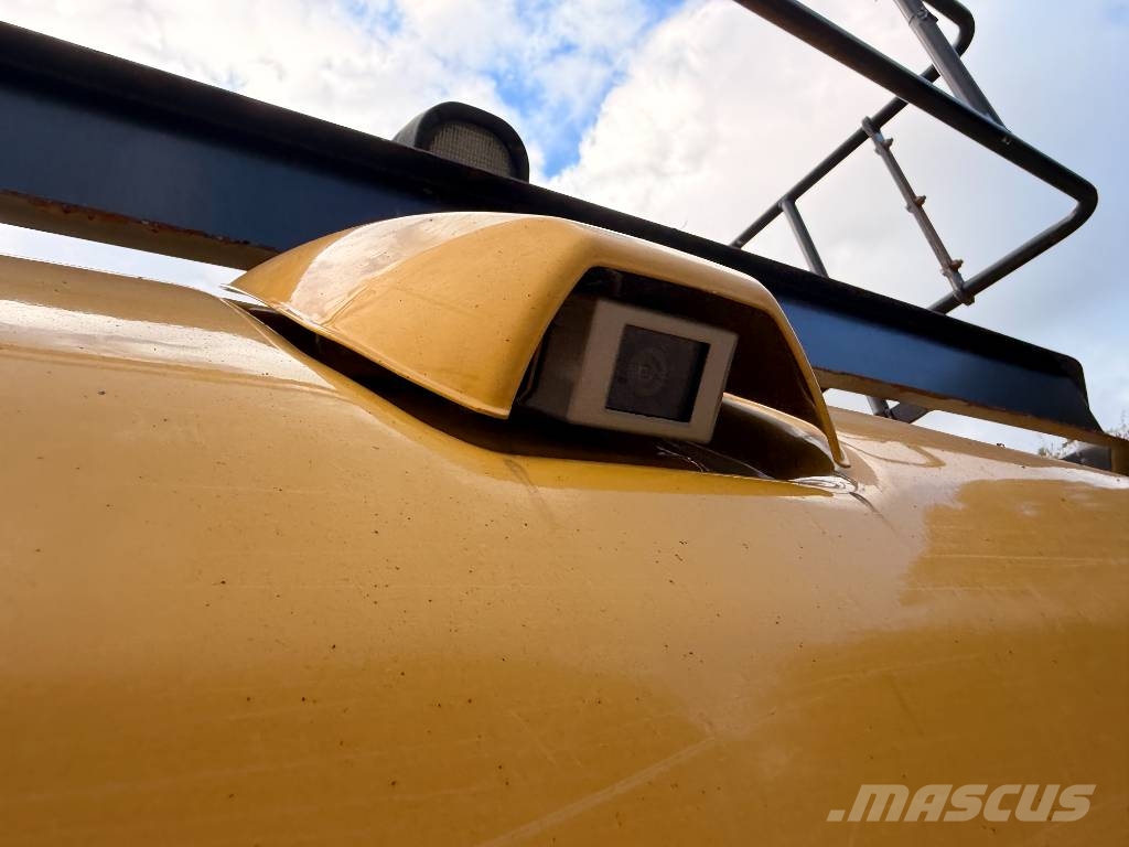 Komatsu HB 365 LC-3 Hybrid Kāpurķēžu ekskavatori