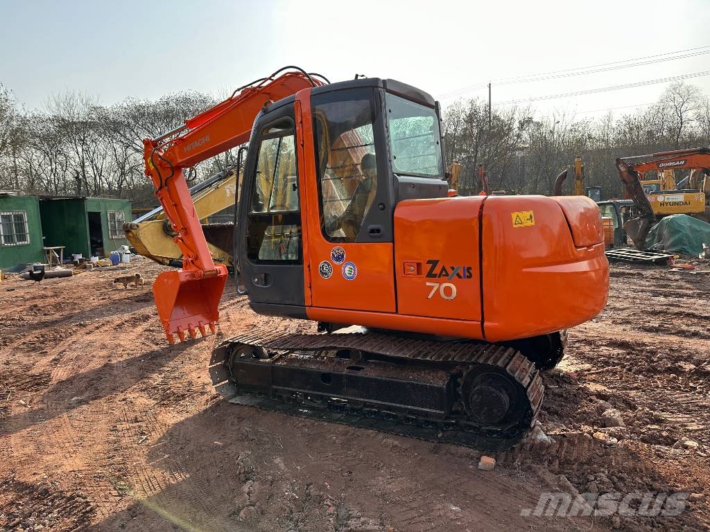 Hitachi ZX70 Midi bagri 7t – 12t