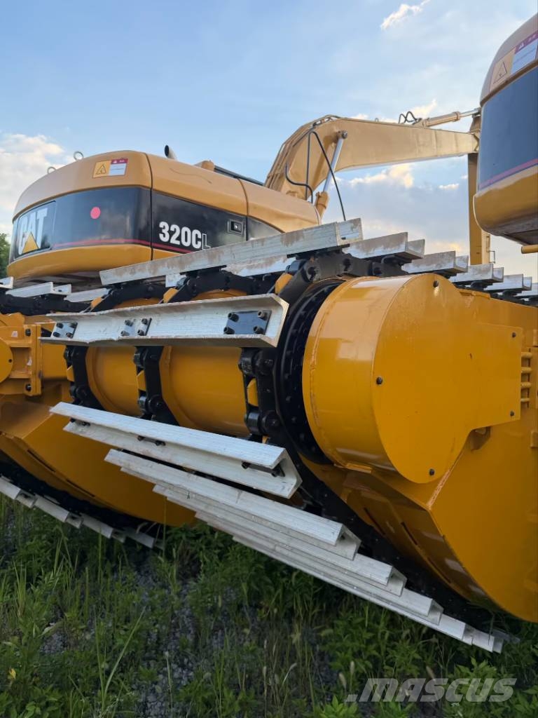 CAT 20 tons amphibious excavator Obojživelná rypadla