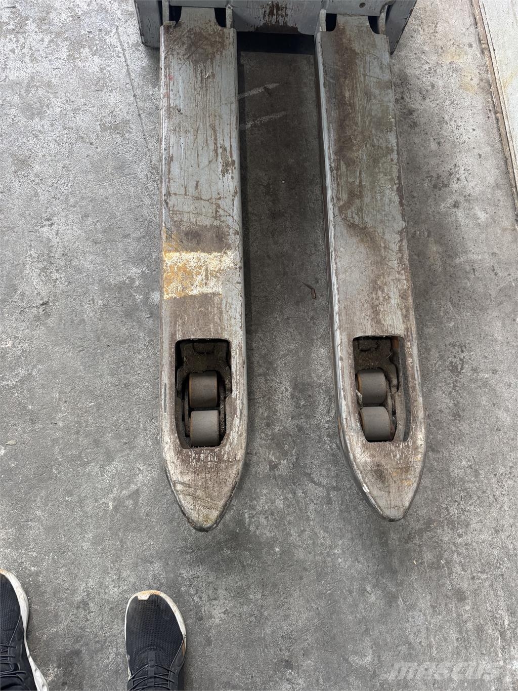 Still EXU-H18 Pedestrian stacker
