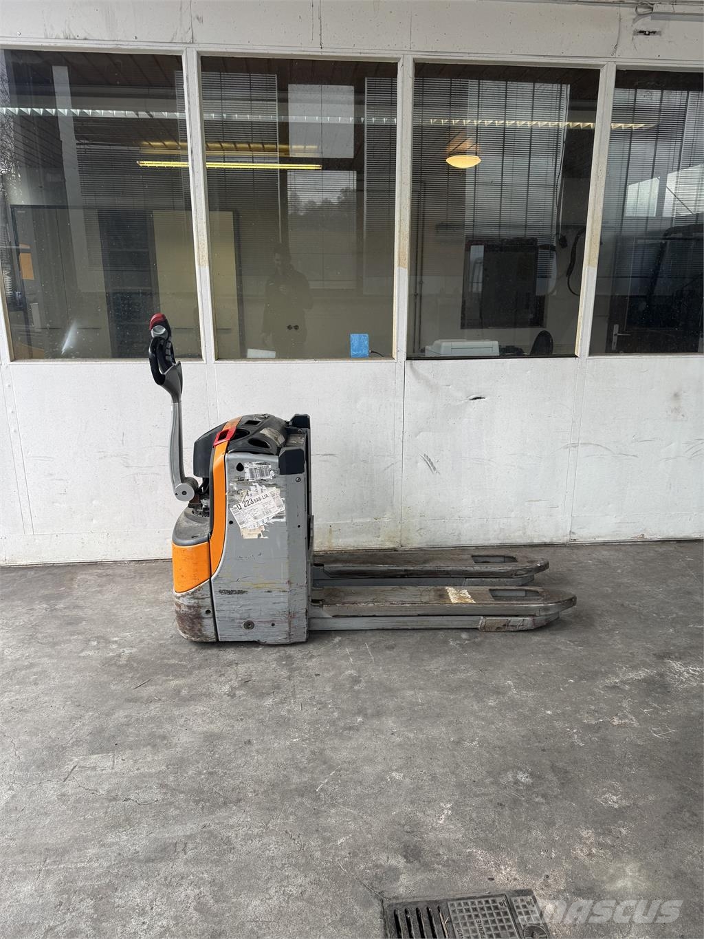 Still EXU-H18 Pedestrian stacker