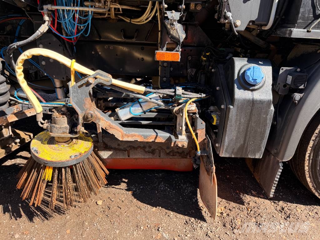 Volvo FL 250 Road Sweeper كناسات