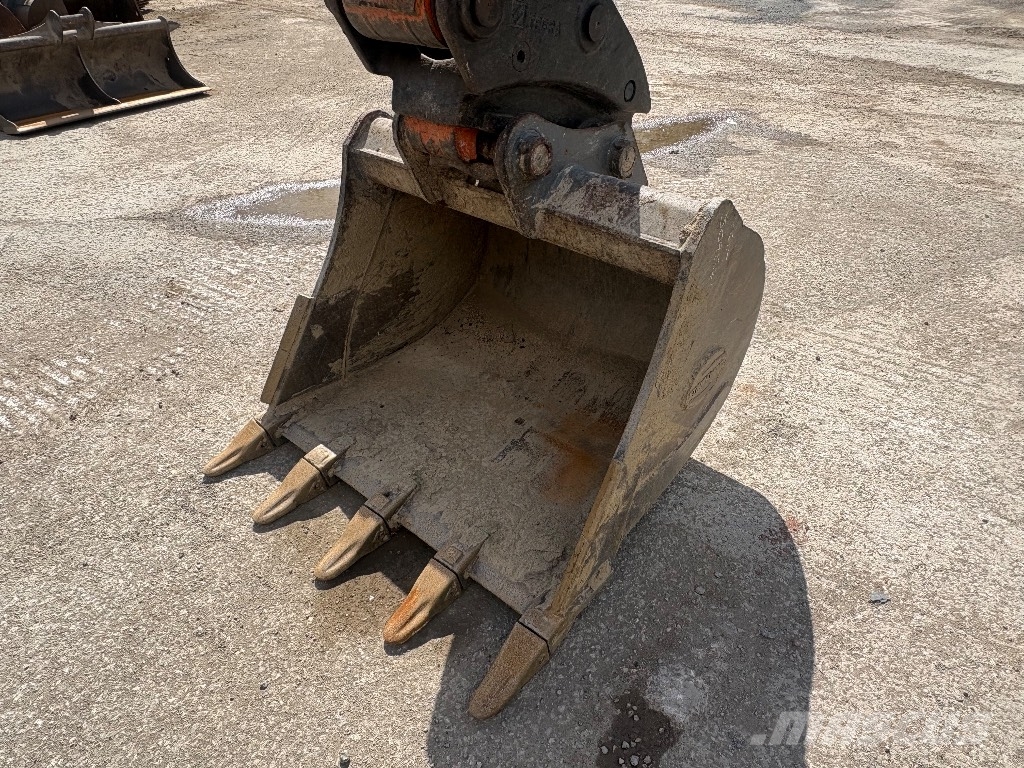 Hitachi ZX130LC-7 Гусеничні екскаватори