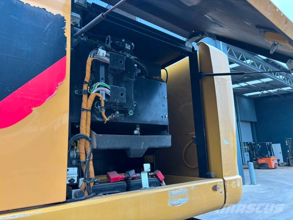 CAT M320F Ratiniai ekskavatoriai