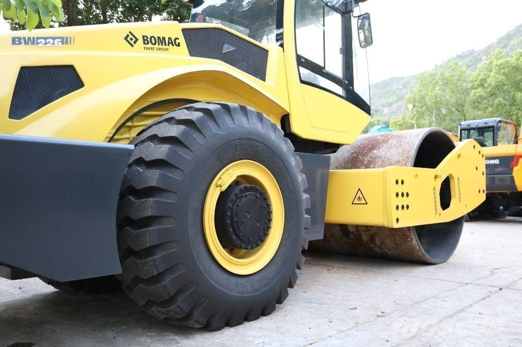 Bomag BW 226 BVC-5 트윈 드럼 롤러