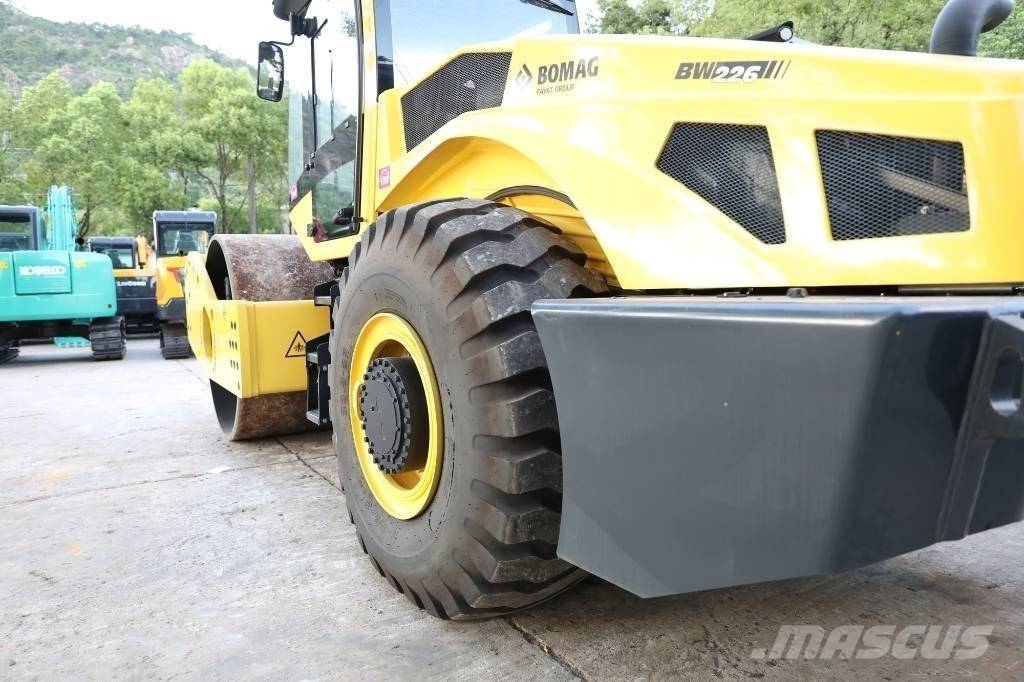 Bomag BW 226 BVC-5 트윈 드럼 롤러