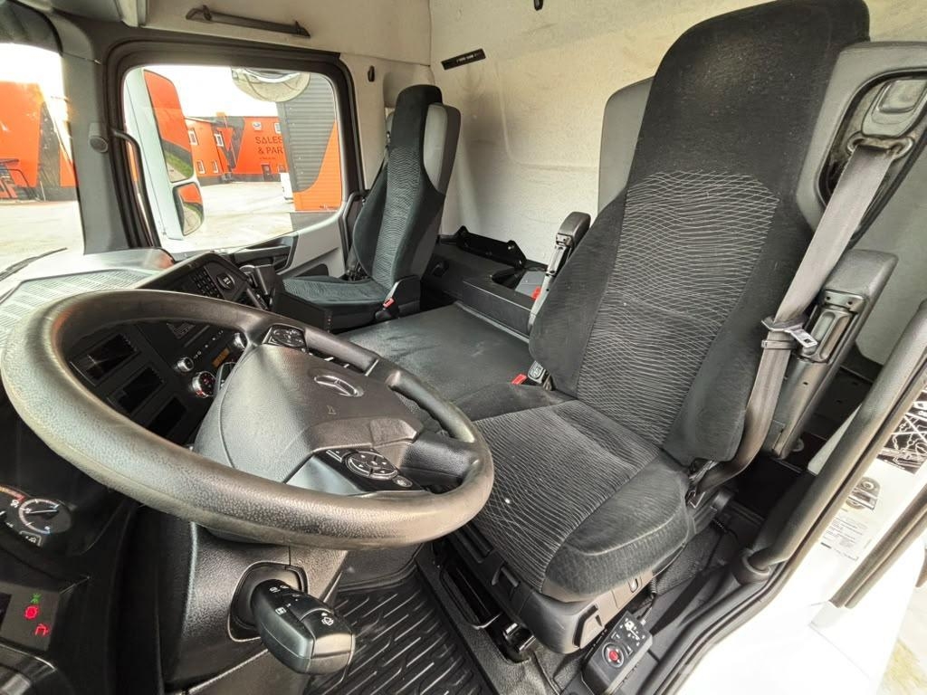 Mercedes-Benz Antos 1830 4x2 BOX L=7564 mm Furgons