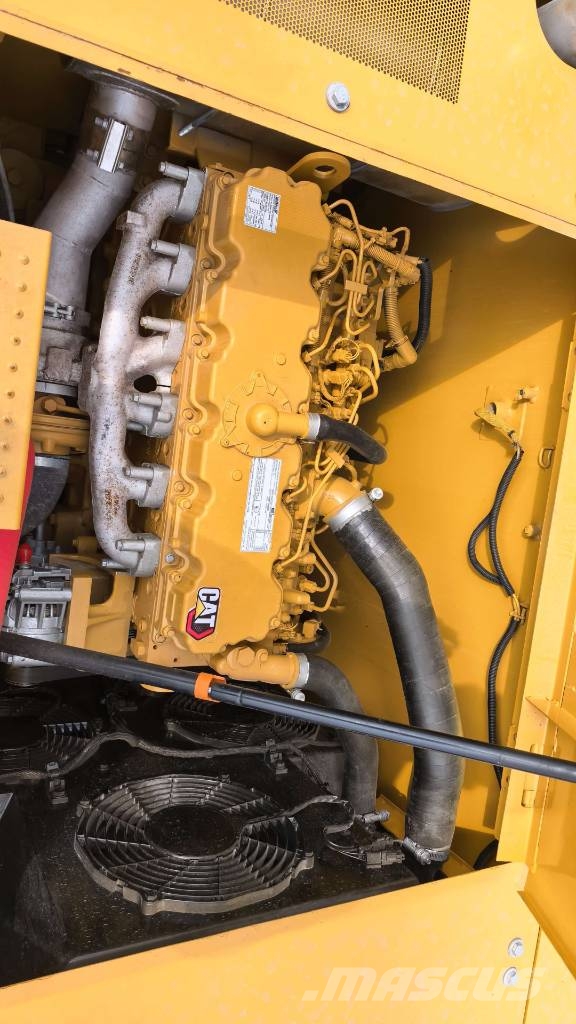 CAT 323 履带挖掘机