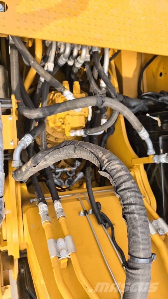 CAT 323 履带挖掘机