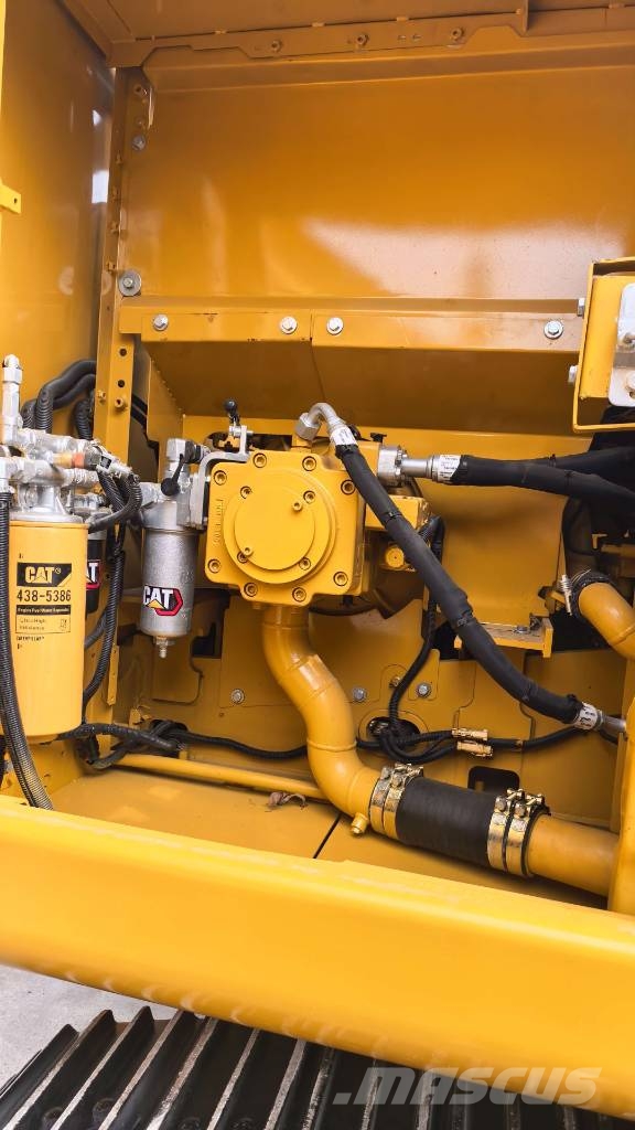 CAT 323 履带挖掘机
