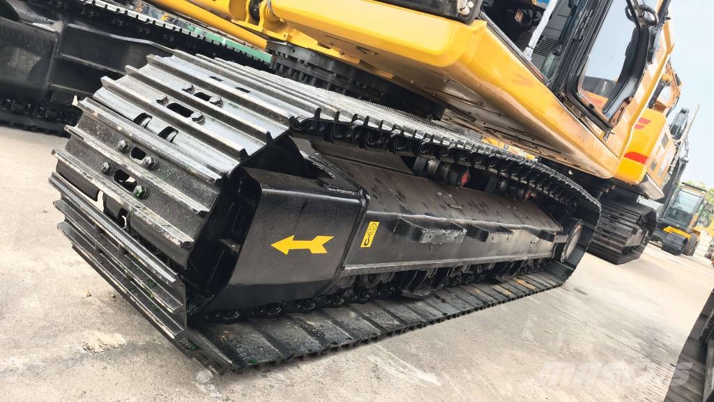 CAT 323 履带挖掘机