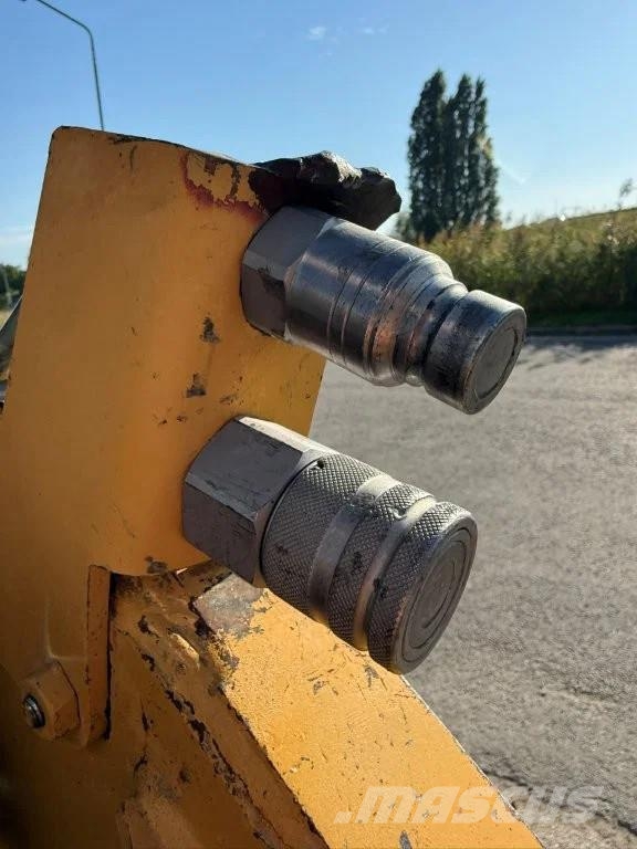 CAT 226B bucket & forks Schrankladers