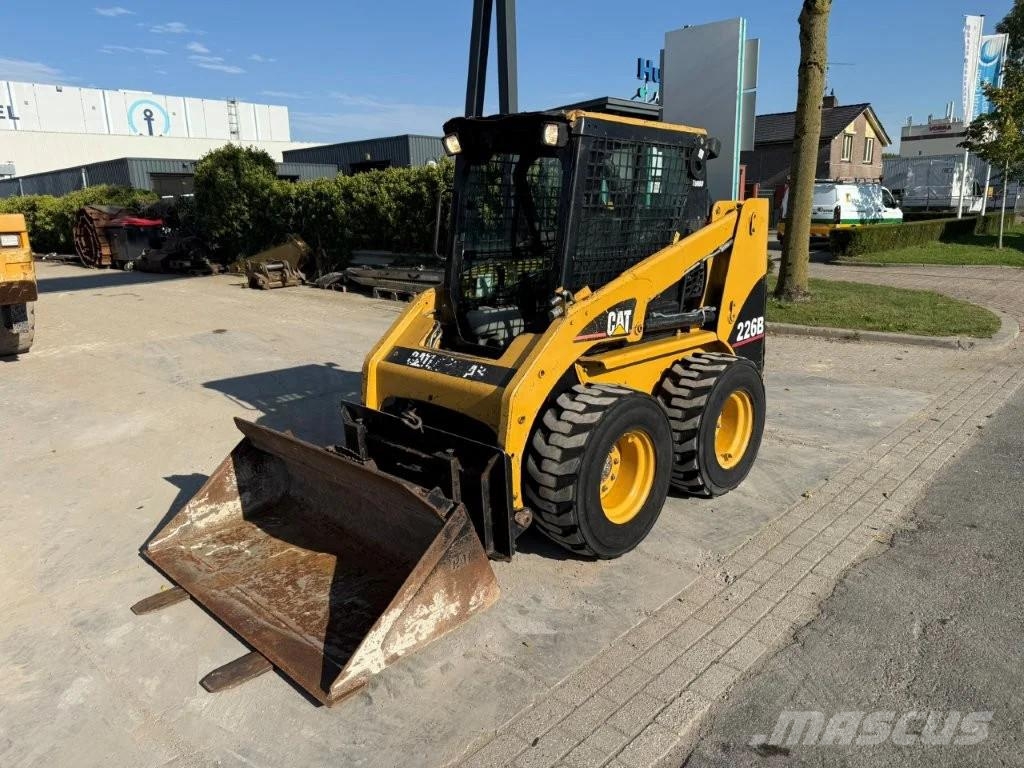 CAT 226B bucket & forks Schrankladers