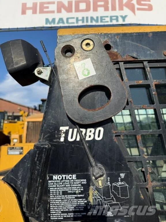 CAT 226B bucket & forks Schrankladers