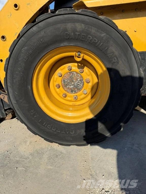 CAT 226B bucket & forks Schrankladers
