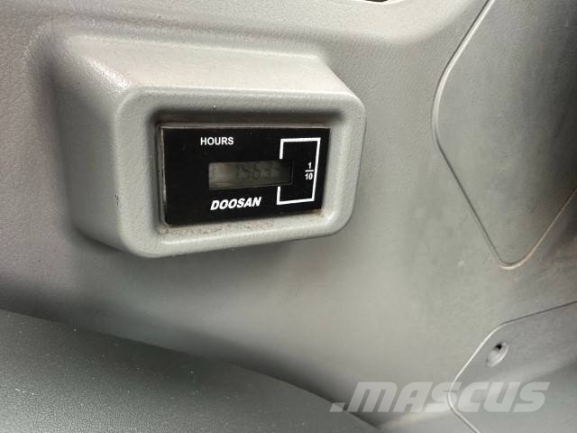 Doosan DX 140 LCR-5 Kettenbagger / AC / Oilquick OQ70/55 Crawler excavators