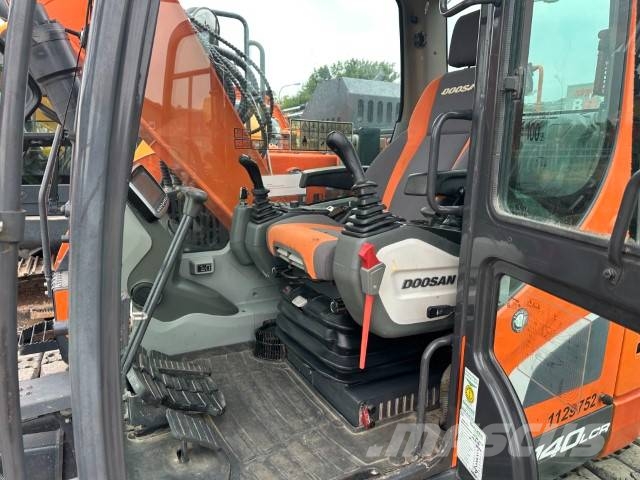 Doosan DX 140 LCR-5 Kettenbagger / AC / Oilquick OQ70/55 Crawler excavators