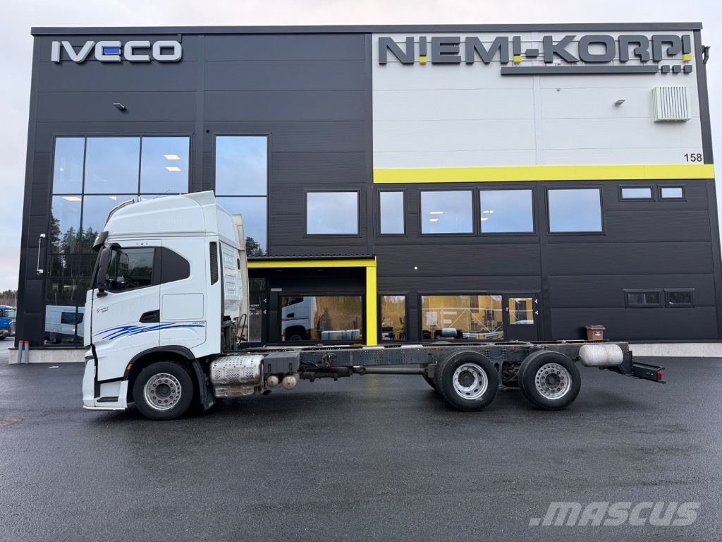 Iveco Sway 480 6x2*4 شاحنات بمقصورة وهيكل