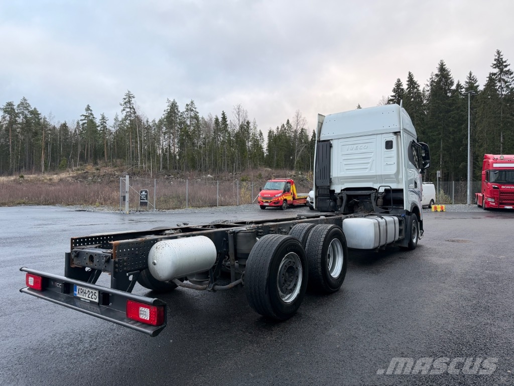 Iveco Sway 480 6x2*4 شاحنات بمقصورة وهيكل