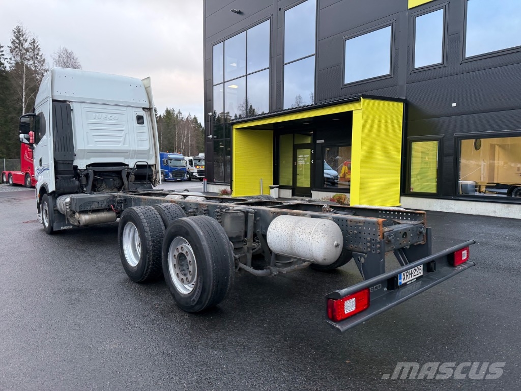Iveco Sway 480 6x2*4 شاحنات بمقصورة وهيكل