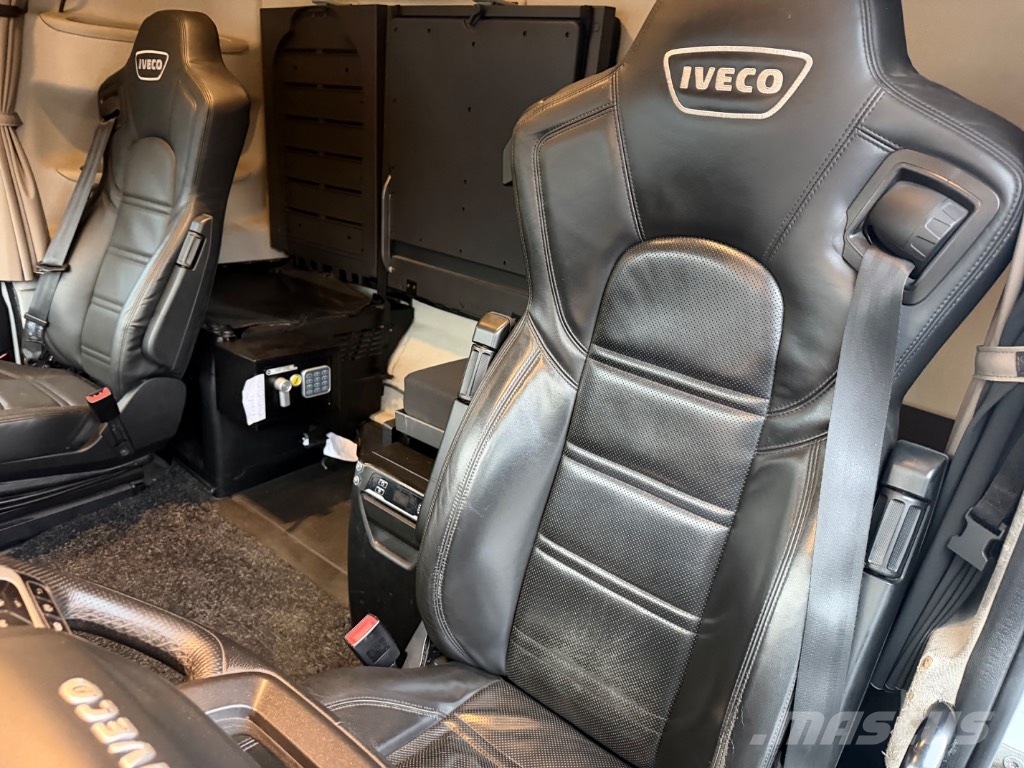 Iveco Sway 480 6x2*4 شاحنات بمقصورة وهيكل