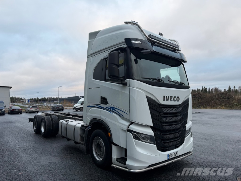 Iveco Sway 480 6x2*4 شاحنات بمقصورة وهيكل