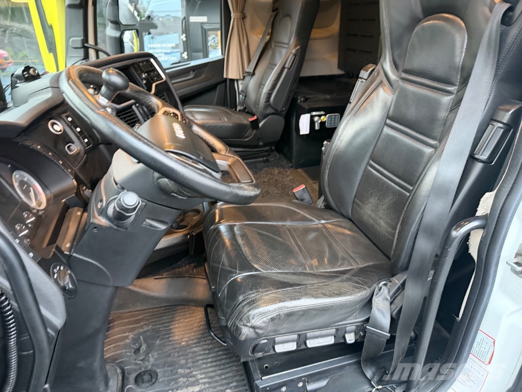 Iveco Sway 480 6x2*4 شاحنات بمقصورة وهيكل