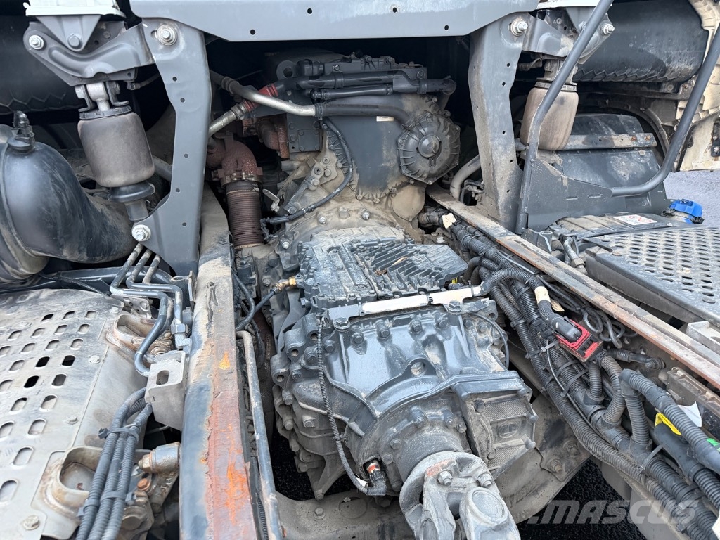 Iveco Sway 480 6x2*4 شاحنات بمقصورة وهيكل