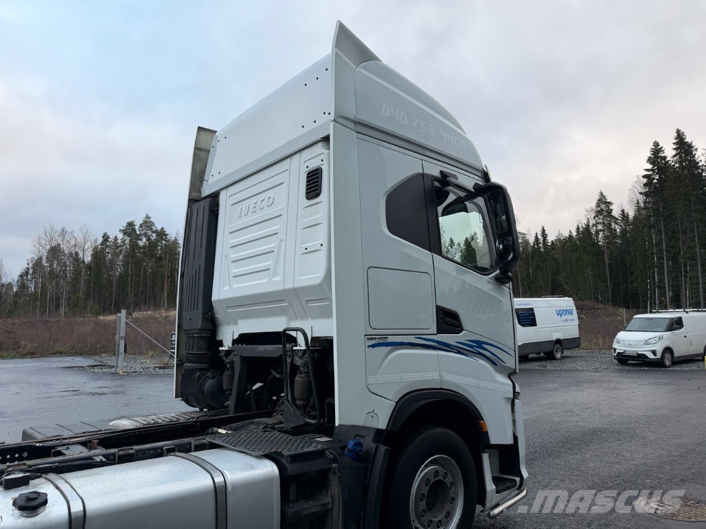 Iveco Sway 480 6x2*4 شاحنات بمقصورة وهيكل
