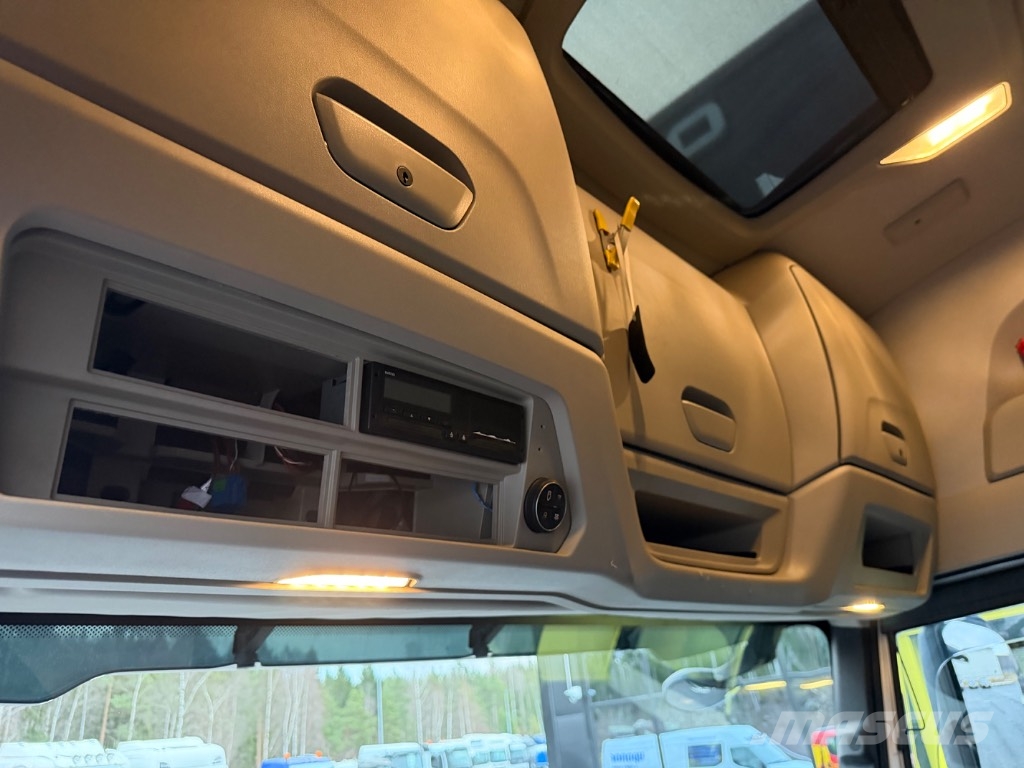 Iveco Sway 480 6x2*4 شاحنات بمقصورة وهيكل