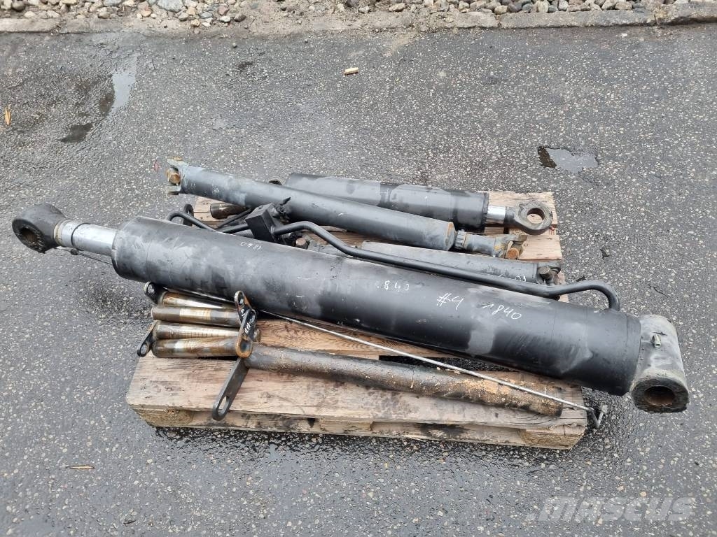 Manitou 1840 Drive shafts, cylinders Važiuoklė ir suspensija