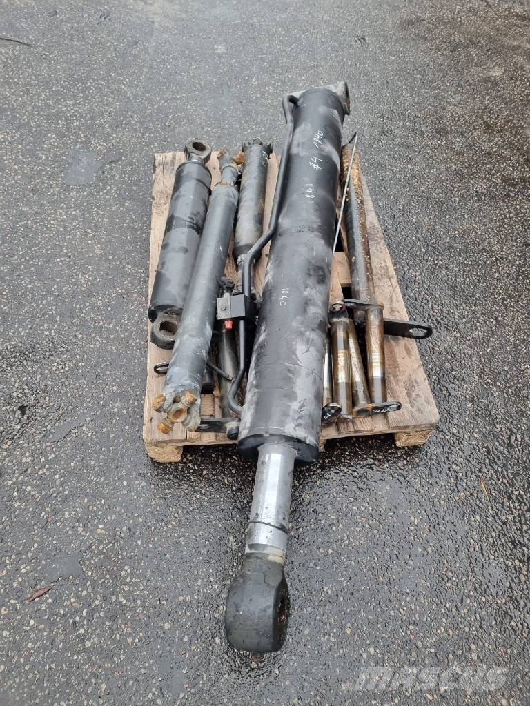Manitou 1840 Drive shafts, cylinders Važiuoklė ir suspensija