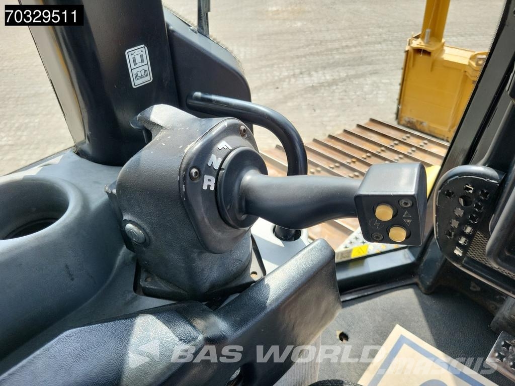 CAT D6 N LGP Foldable Blade بلدوزرات مجنزرة